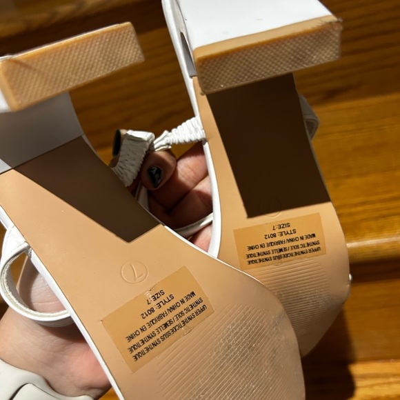 Women’s heels - Picture 3 of 3